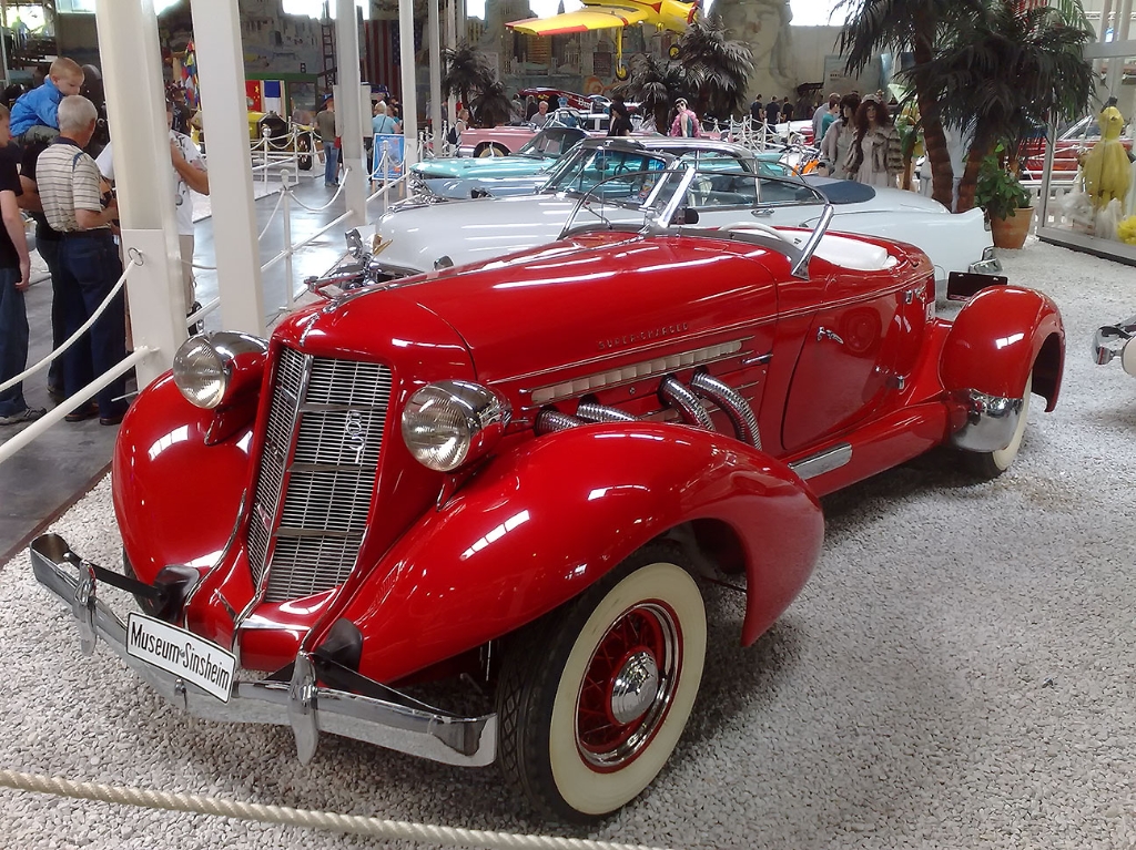 Auburn_Boattail_Speedster_851_1935.jpg